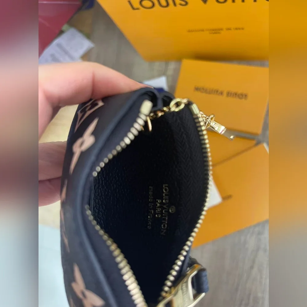 Louis Vuitton Key Pouch - Picture 9 of 11